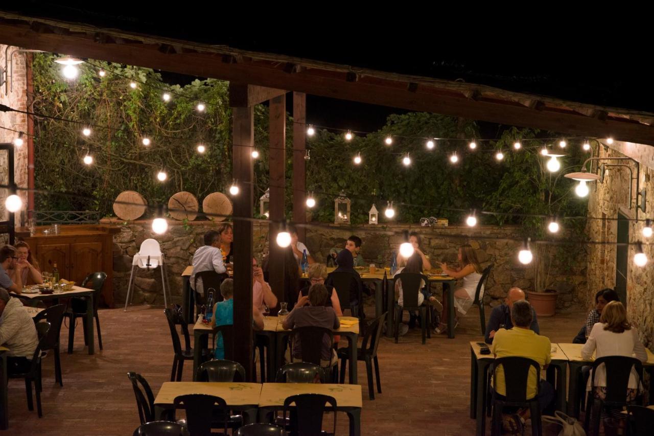 Albergo Ristorante Da Vestro Monticiano Exterior foto