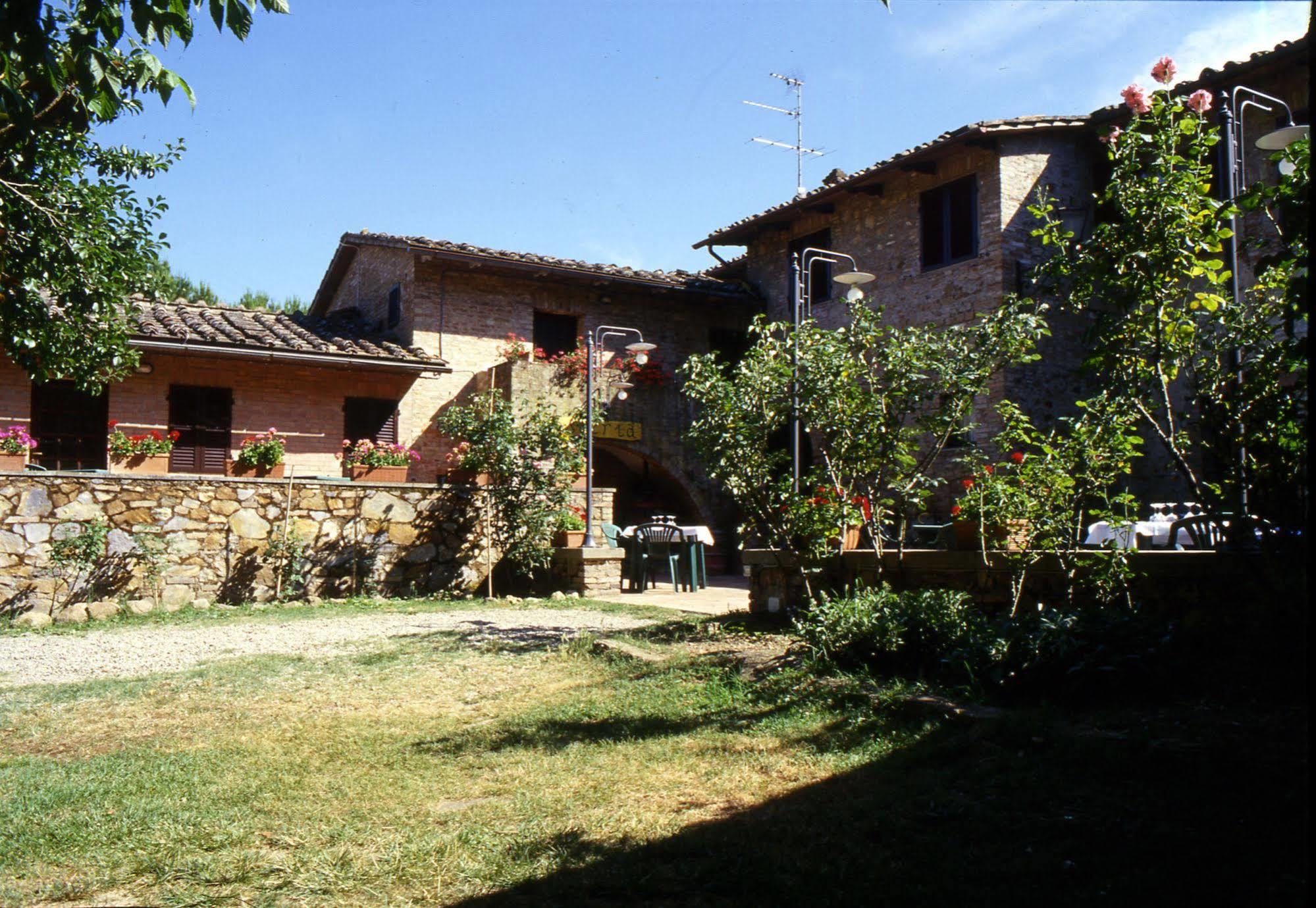 Albergo Ristorante Da Vestro Monticiano Exterior foto